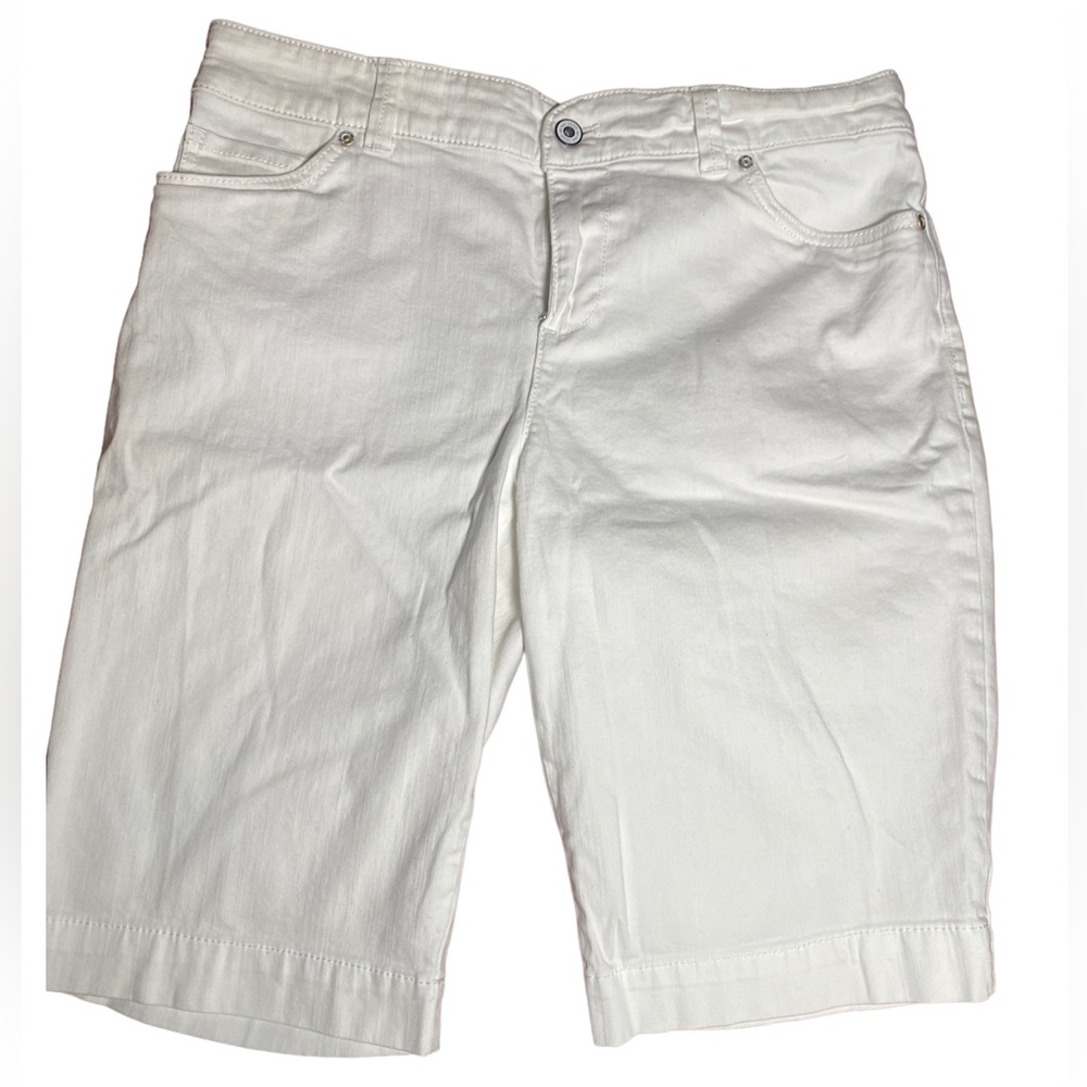 IZOD Jean Denim Jean Shorts with Pockets. Size 10.